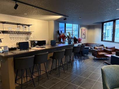 cafe&bar Tres/カフェアンドバー トレス/ 伊勢カフェ/夜カフェ/コーヒー/デザート/ランチ/ディナー
