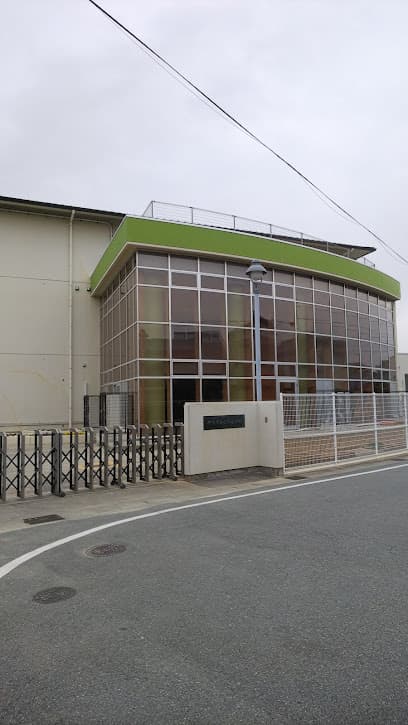 伊勢市立有緝小学校